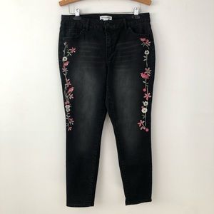 Artisan NY | Embroidered Black Jeans